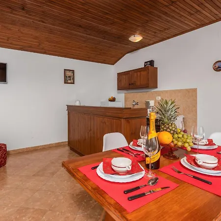 In With Kitchen Banjol