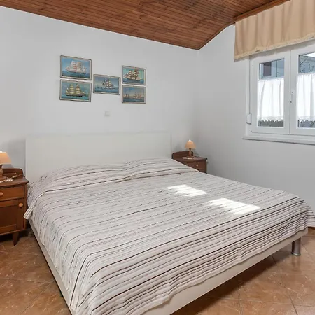 Apartment In With Kitchen Banjol