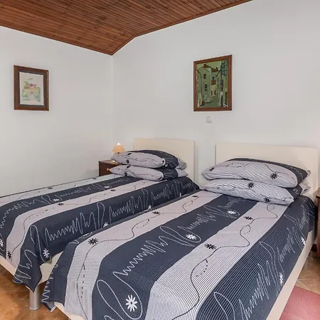 2 Bedroom Stunning In Banjol