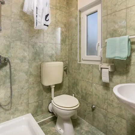 In With Kitchen Apartman Banjol