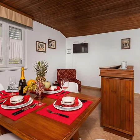 2 Bedroom Stunning In Banjol