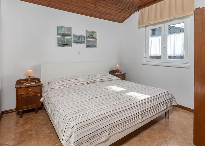 Apartament In With Kitchen Banjol