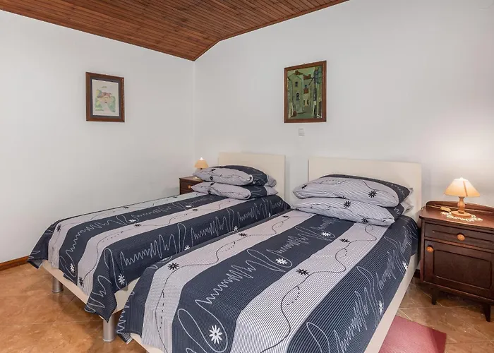 In With Kitchen Banjol